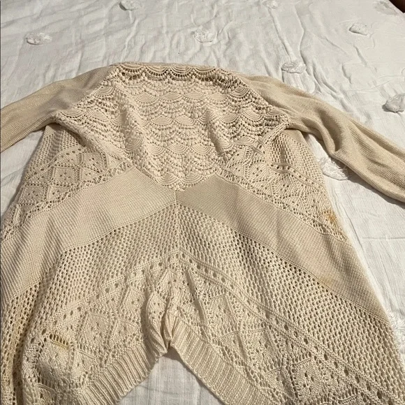 Elegant Cream Women's Sweater - Picture 5 of 8